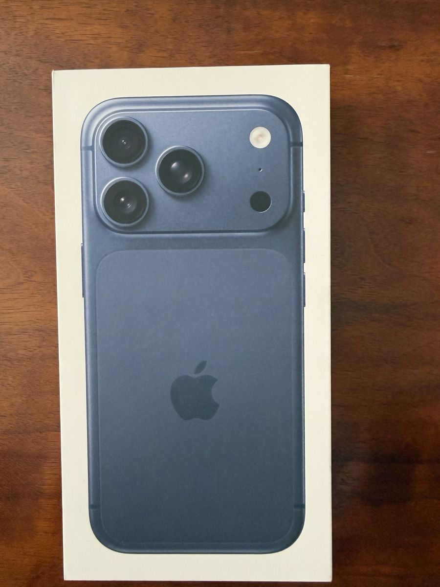 Apple Telefoni cellulari / Smartphones: iPhone 17pro 256 GB blau – Nuovo e nell'imballaggio originale da Zürich venduto da Nsab87