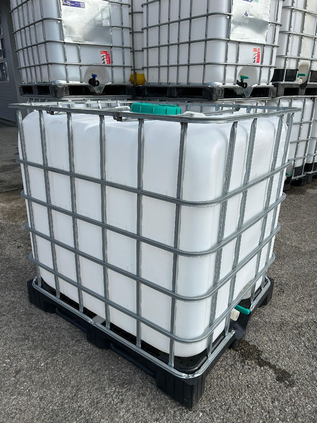 Abbeveratoi e trogoli: IBC Container 1000L Wassertank – Usato da Oberbütschel venduto da Buetschubach 2