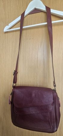 Damen Handtasche, weinrot Kunstleder, neu