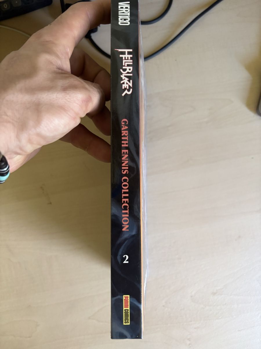 Comics: Carth Ennis Hellblazer - 2 Royal Blood HC – Gebraucht aus Oberburg von HighMe 1