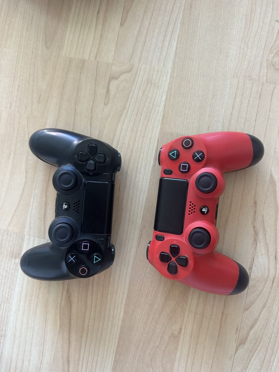 Manettes: 2 PlayStation 4 Controller  – D'occasion à Eglisau par PreisTiger01