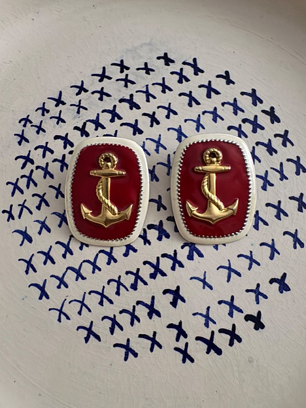 Orecchini pendenti & Orecchini a lobo: Red enamel earrings with gold anchor – Usato da Zürich venduto da kri_zhv2