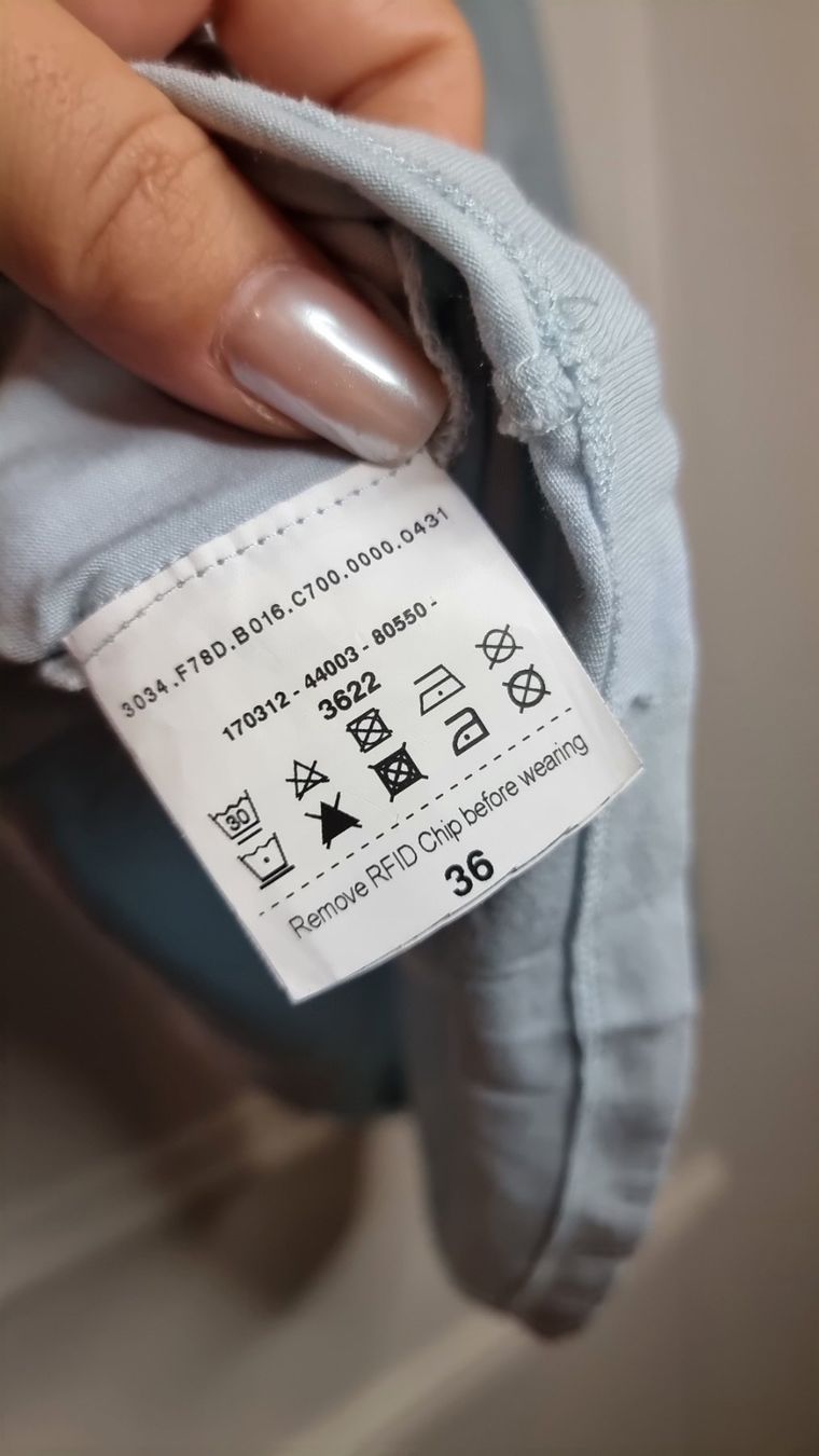 Gerry Weber Blusen: Gerry Weber Bluse Gr. M hellblau mit Strass – Gebraucht aus Wald ZH von CapLux 5