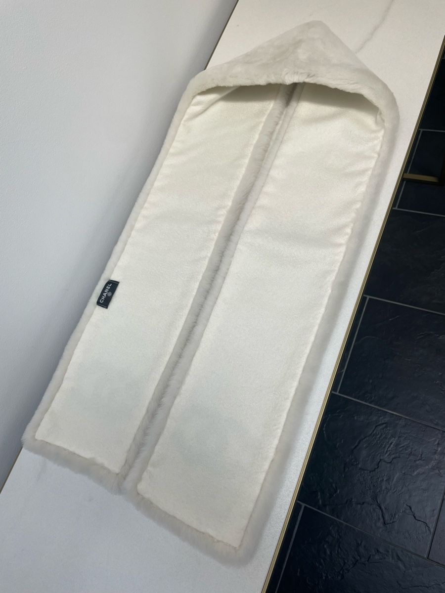 Chanel Foulard & Sciarpe: Chanel scarf – Nuovo (secondo la descrizione) da Vacallo venduto da kellyyy 1