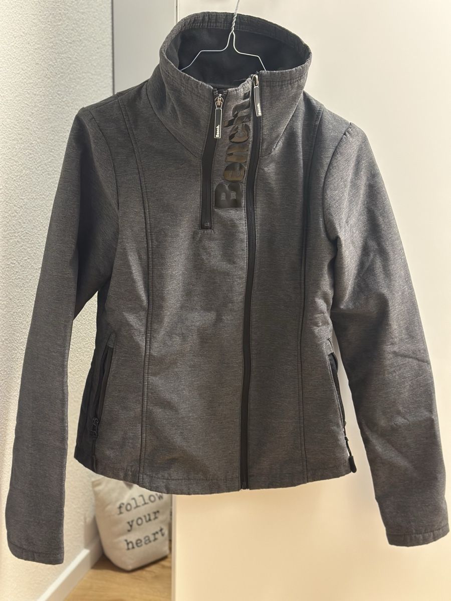Bench Giacche: Bench. Jacke, Softshell, S/36 Grau, Daumenlöcher, Gr. S – Usato da Rothenburg venduto da wer_g9fd 1