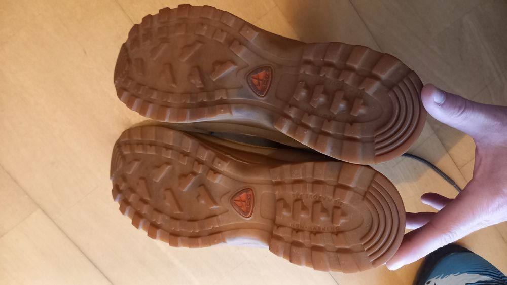 Bottes de soin: Bottes NIKE taille 37.5 – D'occasion à Grône par Amte73 2