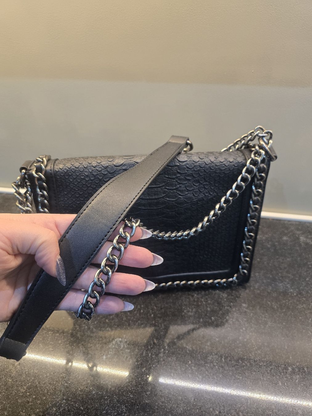Borse da donna: Handtasche in Schwarz mit Silberkette – Nuovo (secondo la descrizione) da Hägglingen venduto da Raff_Ella 2