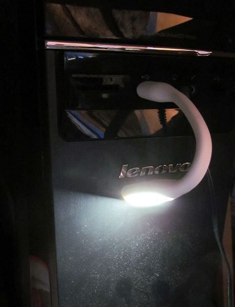 Lampade: LED Leuchte Universal mit USB Anschluss – Nuovo e nell'imballaggio originale da St. Margarethen TG venduto da ursk10 8