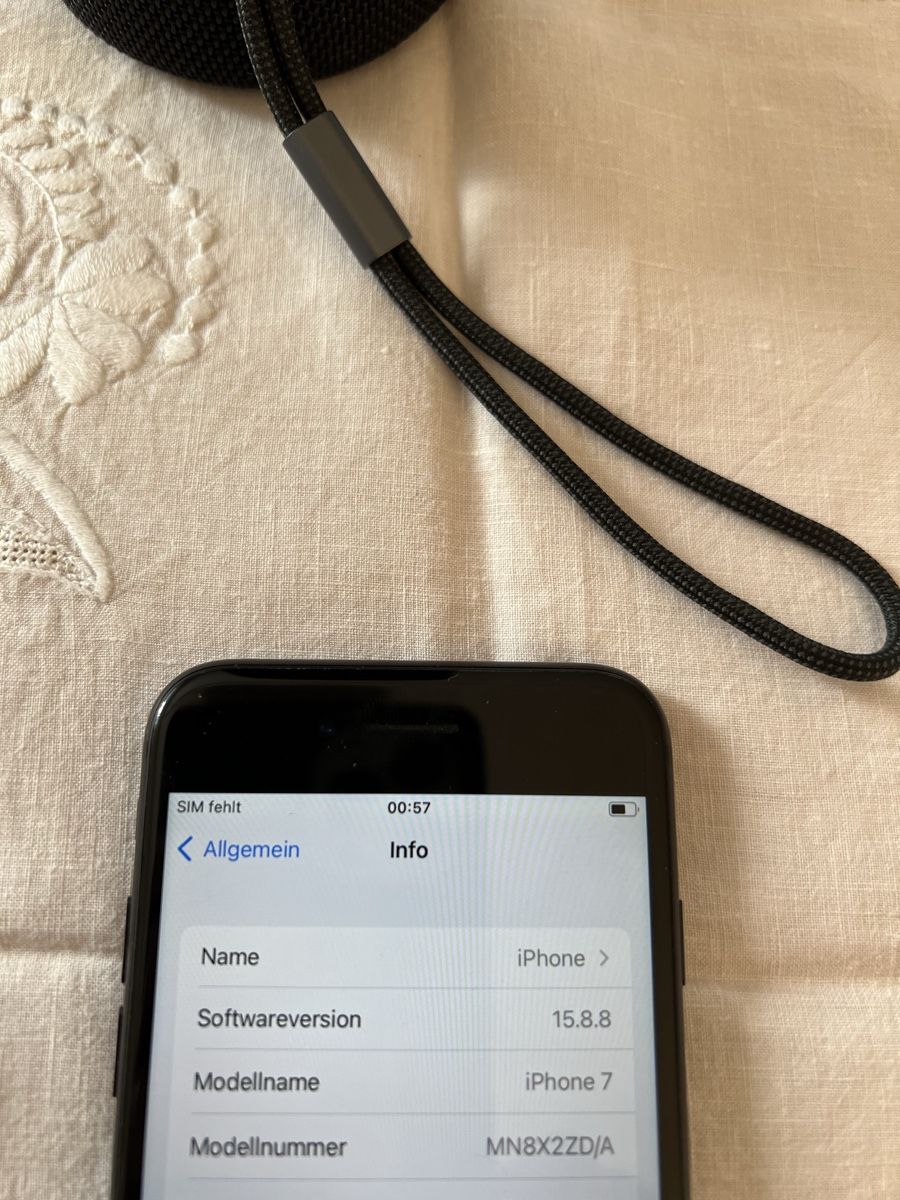 Apple Telefoni cellulari / Smartphones: Set Iphone 7 ,32Gb plus Huawei BT Speaker – Usato da Biel/Bienne venduto da Mauler03 1