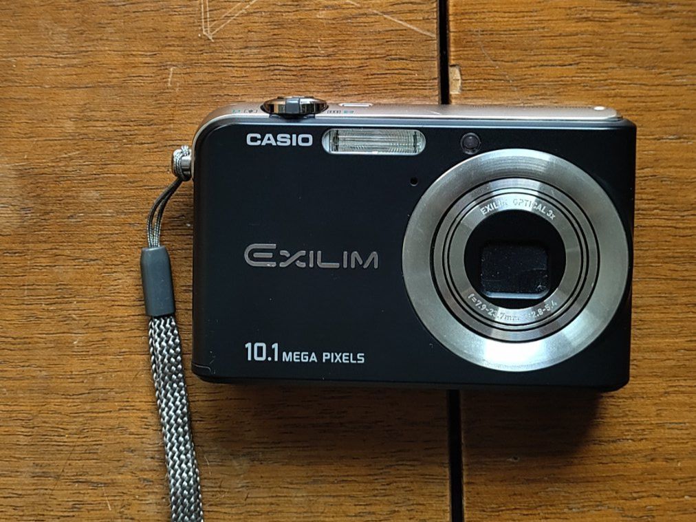 Casio Fotocamera: Casio exilim ex-z1000 Digitalkamera – Usato da Stäfa venduto da mic_b7td