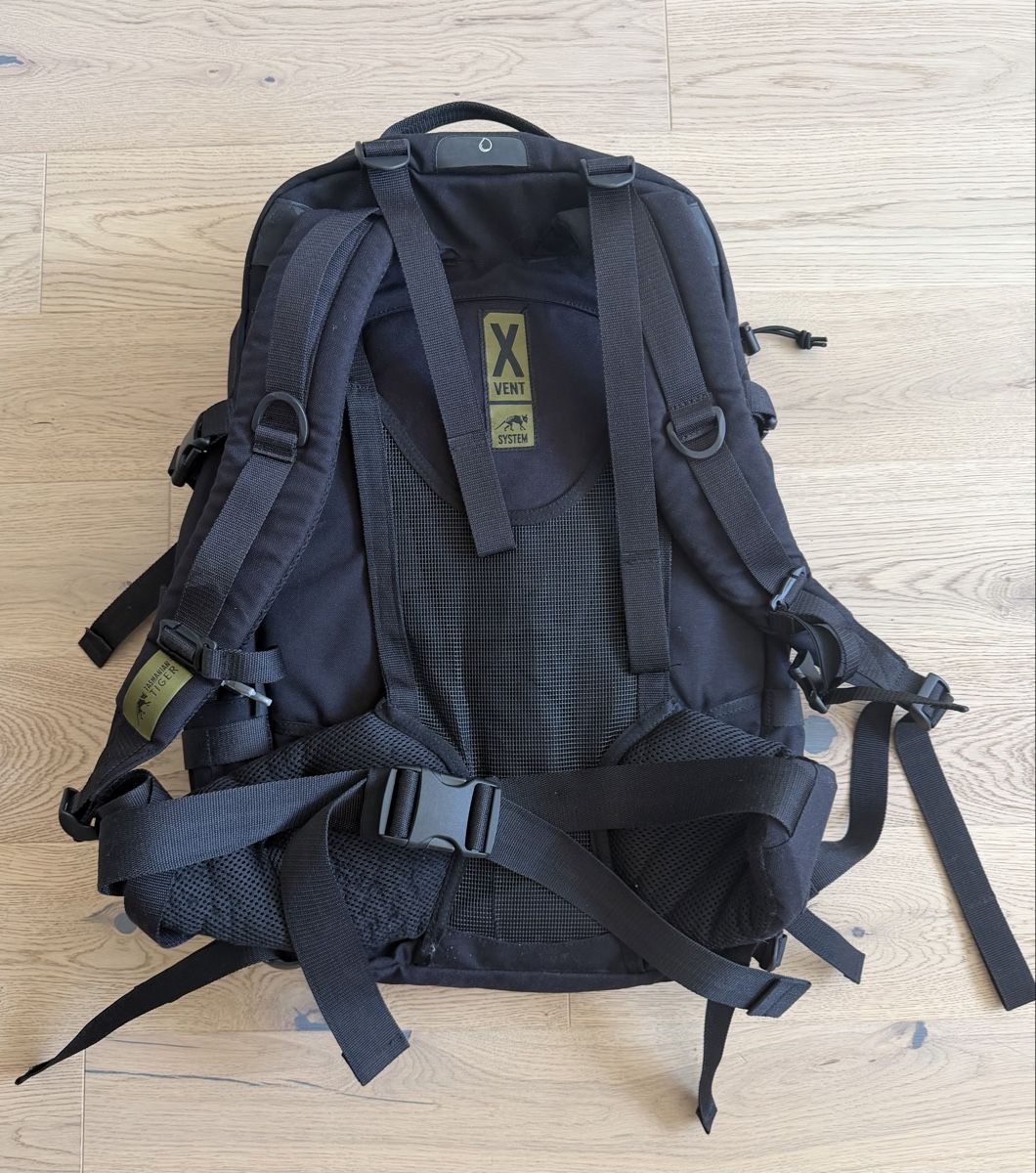 Sacs à dos: Tasmanian Tiger TT Modular Combat Rucksack mit Molle schwarz – D'occasion à Wolfhausen par lance83 1