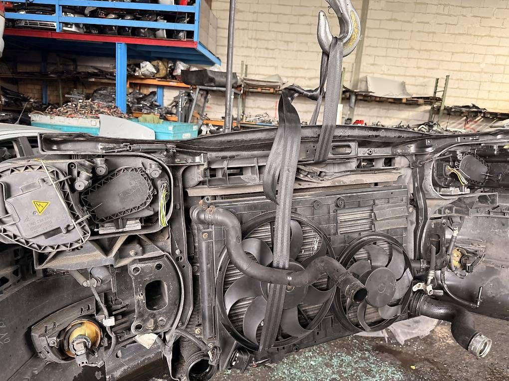 Tutti pezzi di ricambio auto: VW Touran Frontteile komplett  – Usato da Udligenswil venduto da Sch2s 4
