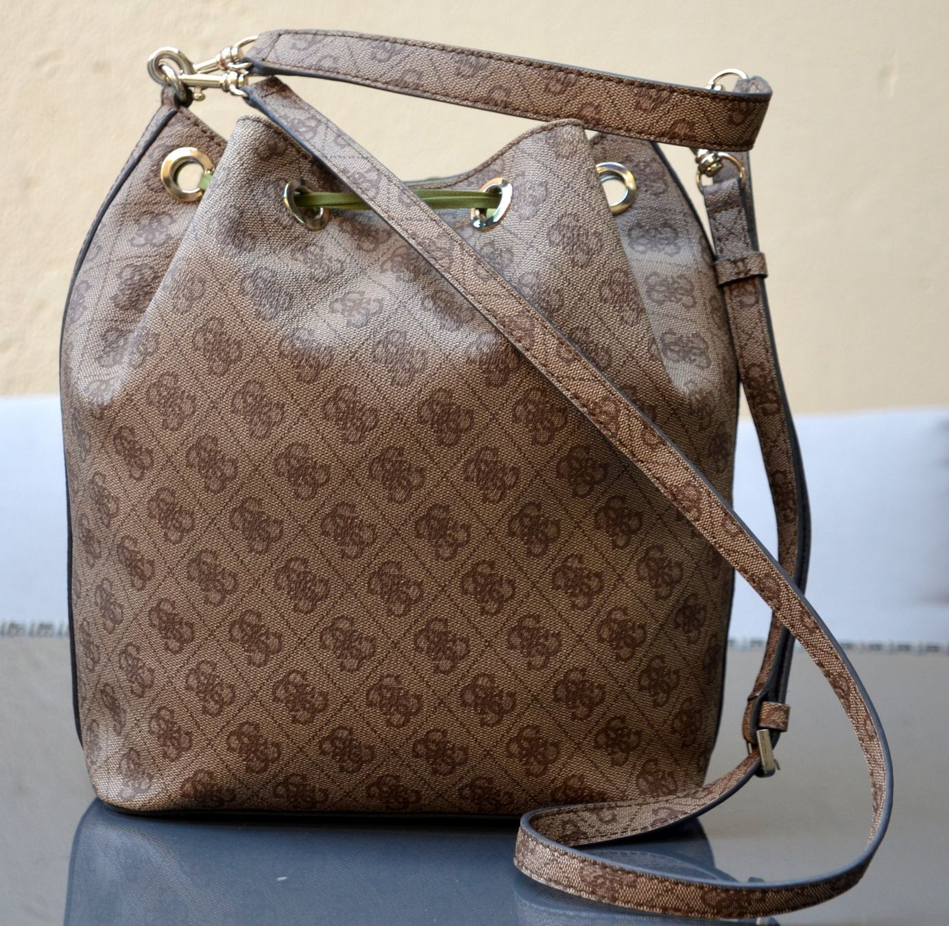 Guess Borse da donna: Guess Tasche / sac – Usato da Collonges venduto da arashee 6