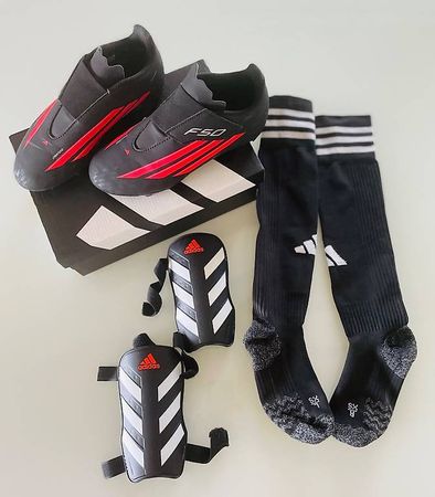 Fussballschuhe Adidas Gr. 36, neuwertig
