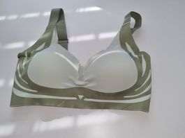 BH BÜGELLOS NEU/OVP OLIVE/GRÜN