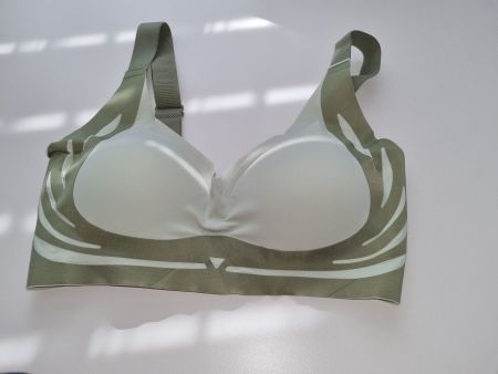BH BÜGELLOS NEU/OVP OLIVE/GRÜN