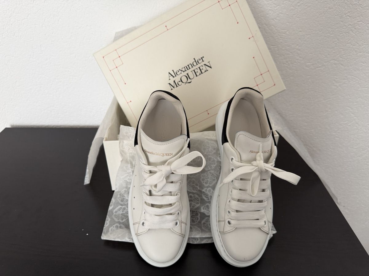 Alexander Mcqueen Damenschuhe: Alexander McQueen White Leather Sneakers - Size EU 38 – Gebraucht aus Oberengstringen von Titina90