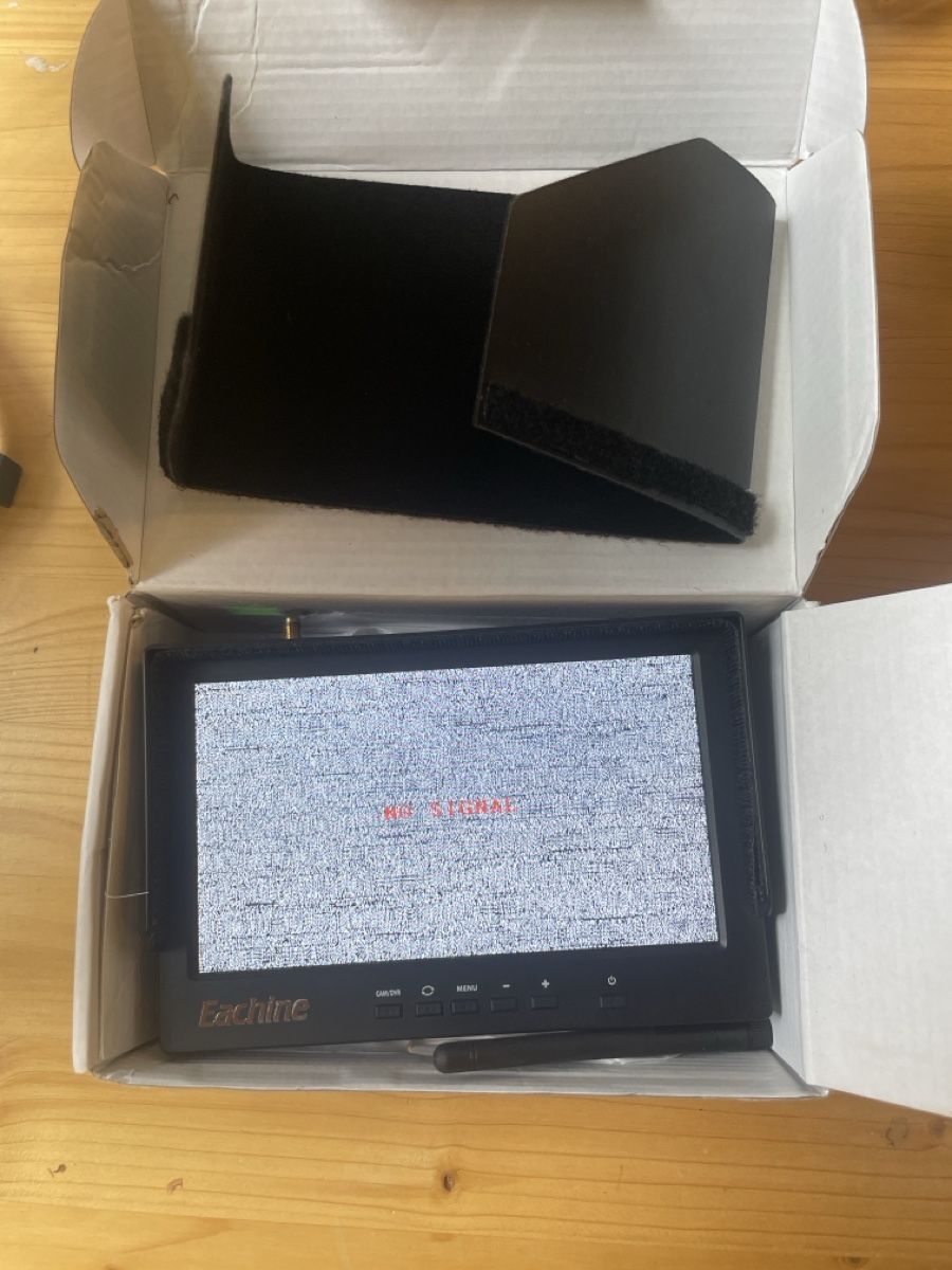 Ecrans: Eachine LCD5800D 7" Monitor 5.8GHz Ricevitore AV – D'occasion à Zürich par JeromeJerome 1