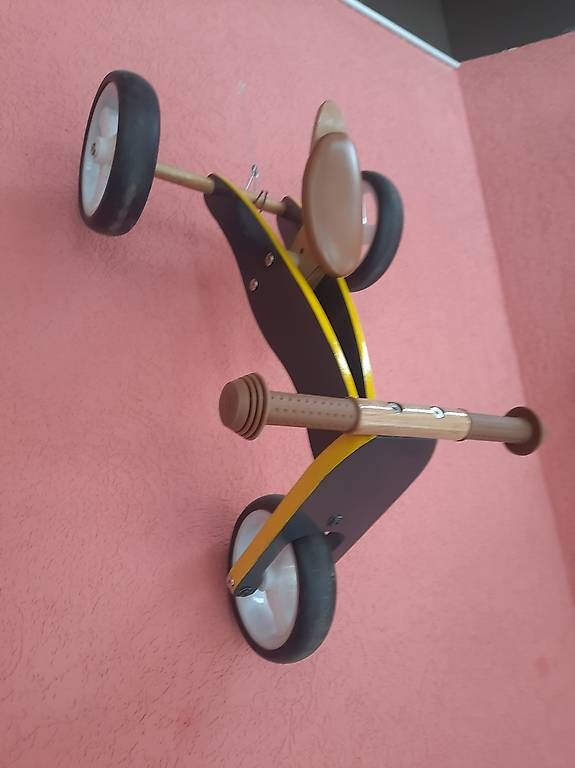 Véhicules pour enfants: Tricycle en bois – D'occasion à Yverdon-les-Bains par joe_m2gk