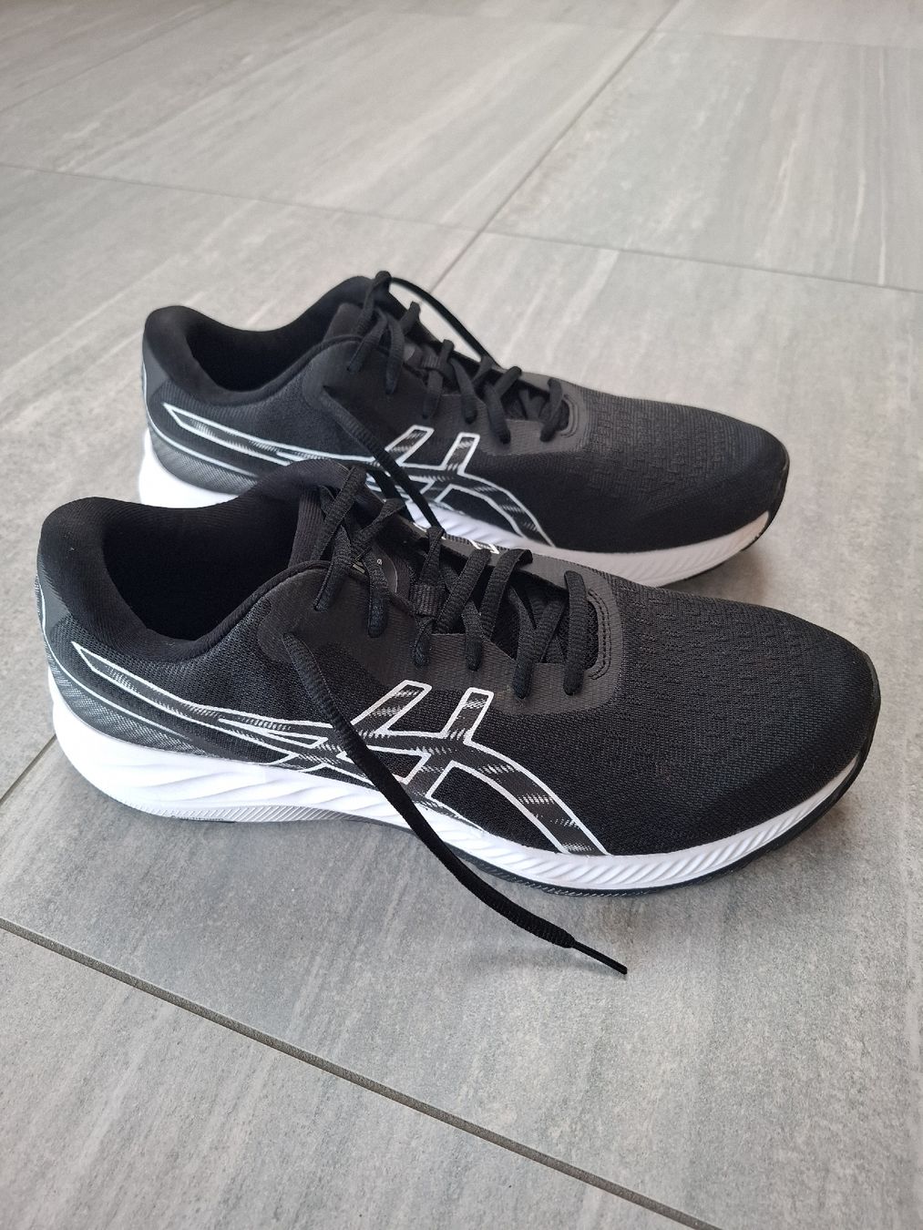 Asics Herrenschuhe: ASICS - baskets US 12 – Gebraucht aus Moutier von kiki0608