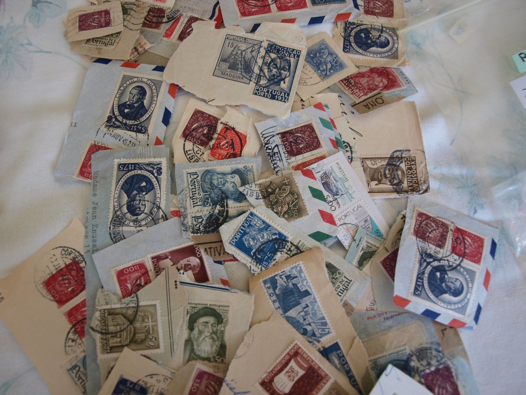 Tutti i francobolli: Portugal ca 200 Marken = 30 g – Usato da Aarau venduto da Marcele0 3