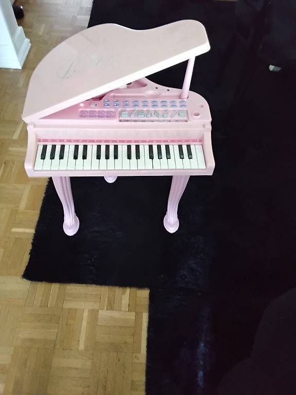 Spielzeuge: Kinderflügel rosa mit Mikrofon gebraucht – Gebraucht aus Basel von ana_2yvd 2