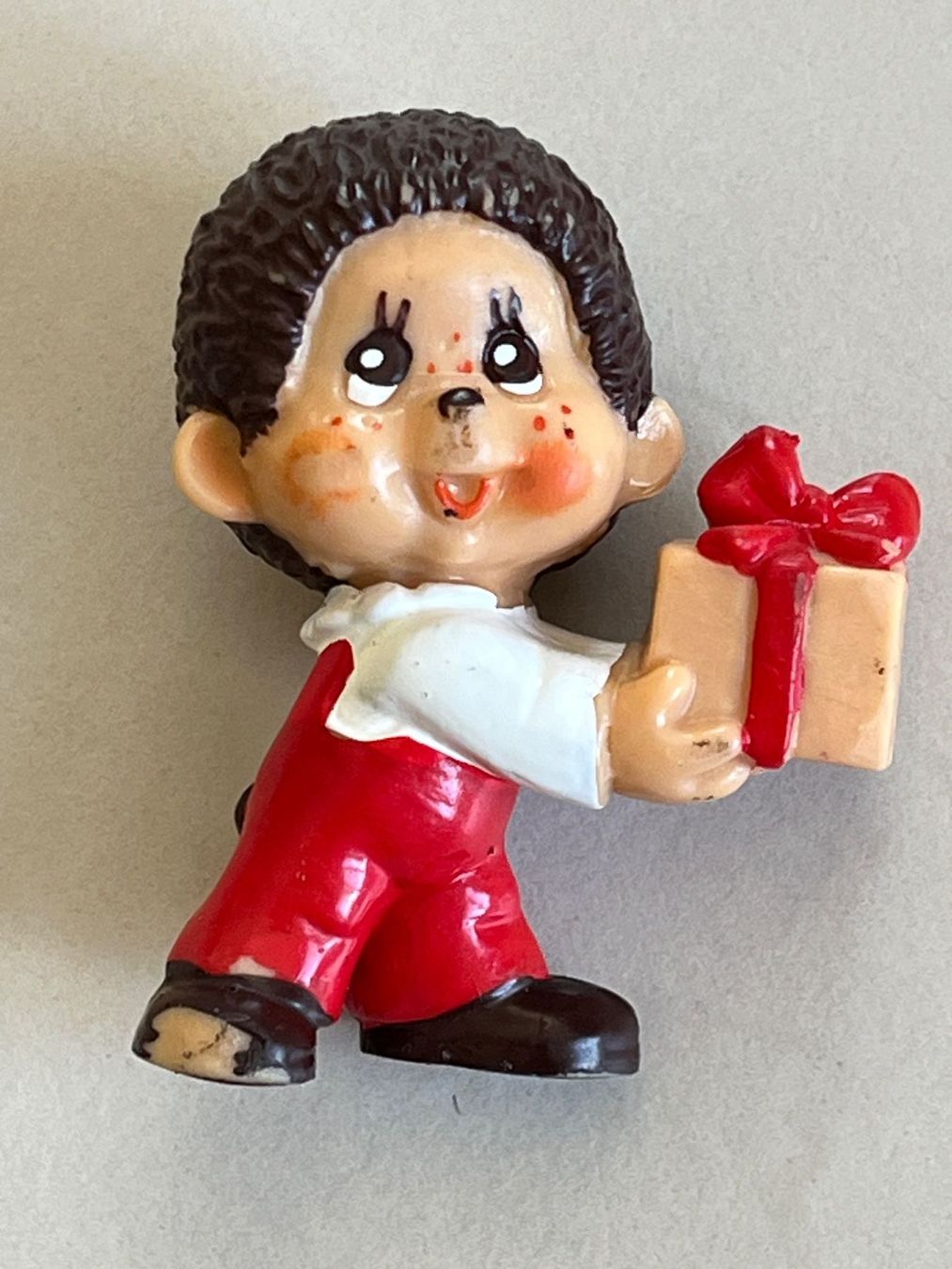 Bullyland Statuette: Monchichi Figur von Bully von 1981 mit Geschenk – Usato da Winterthur venduto da Wusa01