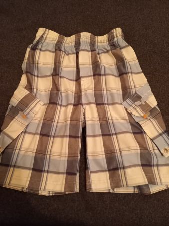 Hyphen Kinder Shorts, Gr. 104/110, Top Zustand,mit UV-SCHUTZ