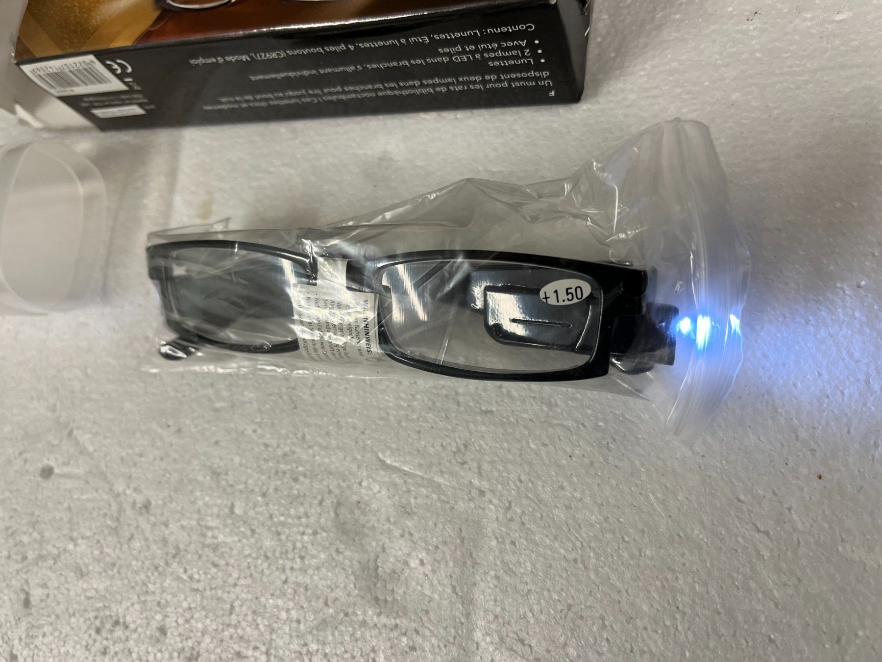 Occhiali & Lenti: Brille mit LED-Lesebrille + 1.5 Dioptr. – Usato da Mumpf venduto da dadaboygugu