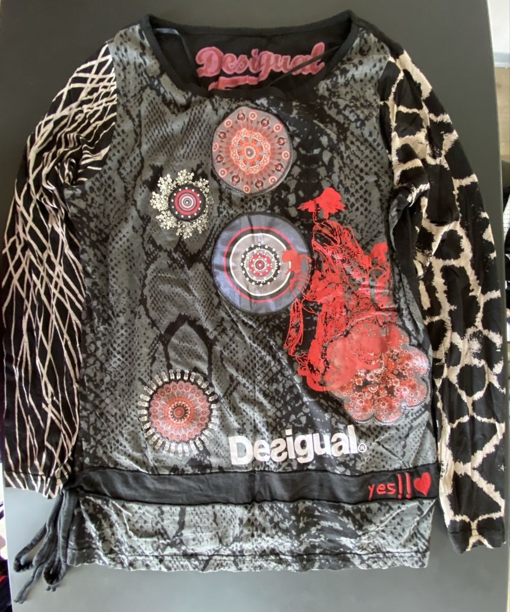 Desigual Lotti di vestiti: Lot de vêtement Desigual – Usato da Chézard-St-Martin venduto da monster2525 1