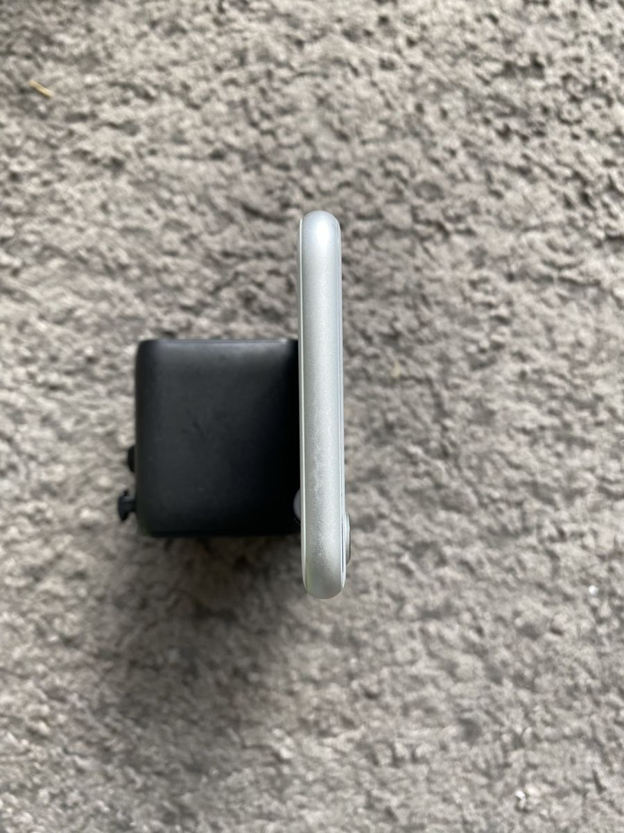 Apple Telefoni cellulari / Smartphones: iPhone 8 blanc 64Go impeccable N.14 – Nuovo (secondo la descrizione) da Genève venduto da eth_6qs6 8