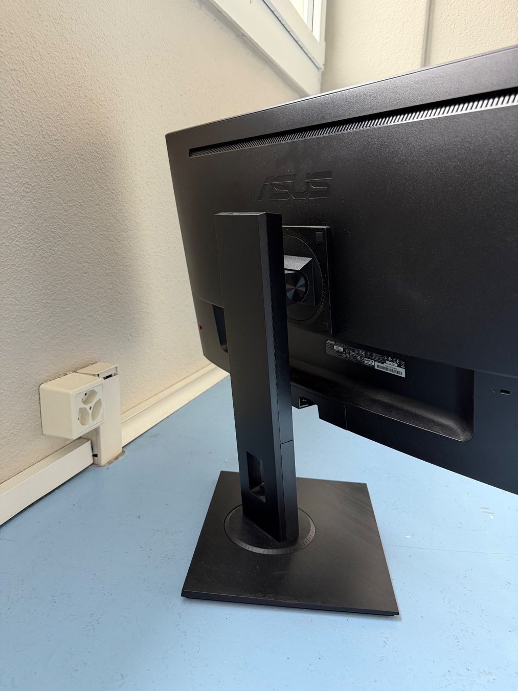 Asus Monitor: 2 ASUS Monitoren – Usato da Zürich venduto da mar_hs6l 2