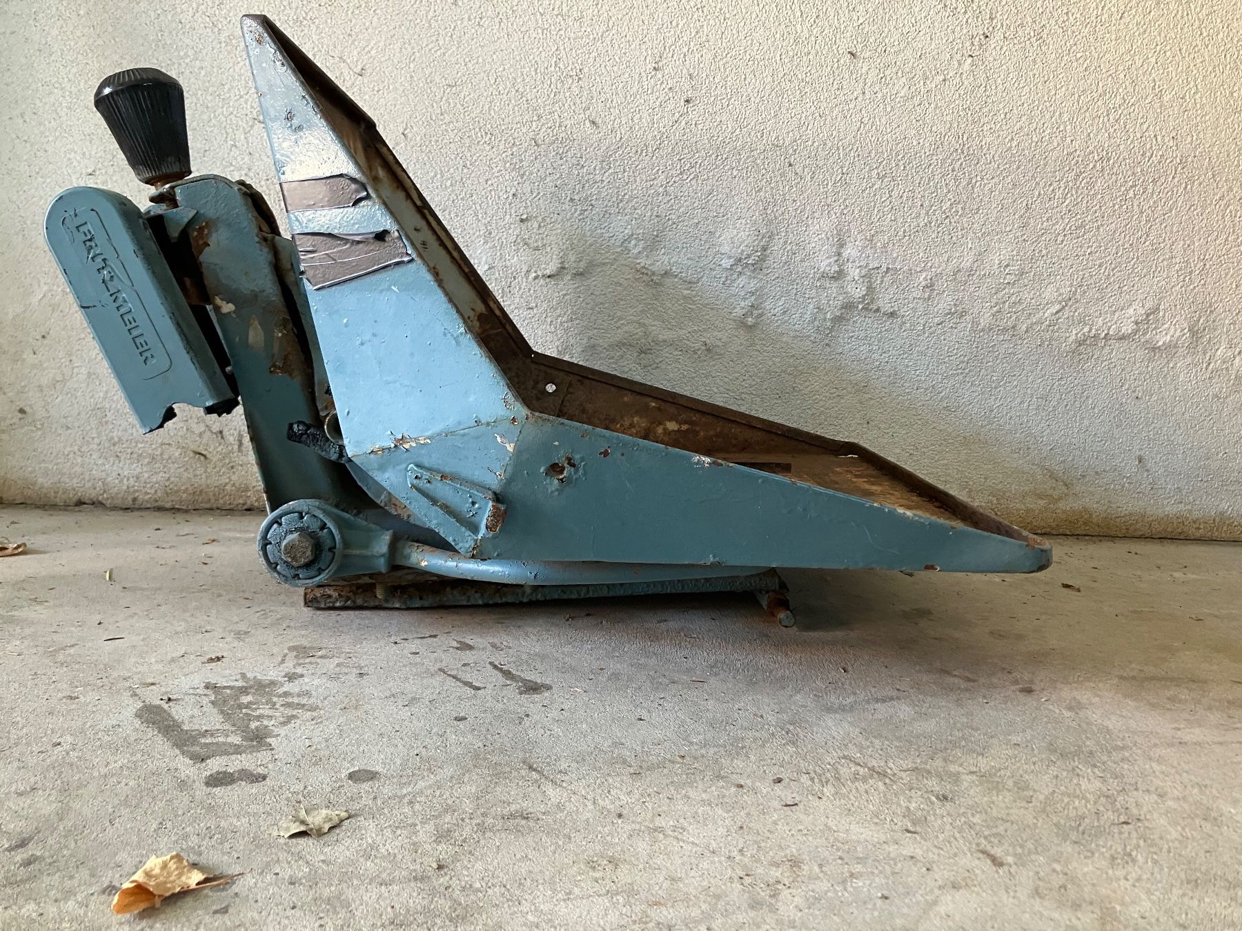 Tracteurs: Sitz Fritz Meier Traktor Oldtimer – Défectueux à Schleitheim par Pi3.14