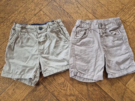 Lot de 2 shorts beiges garçon, taille 86, parfait été!