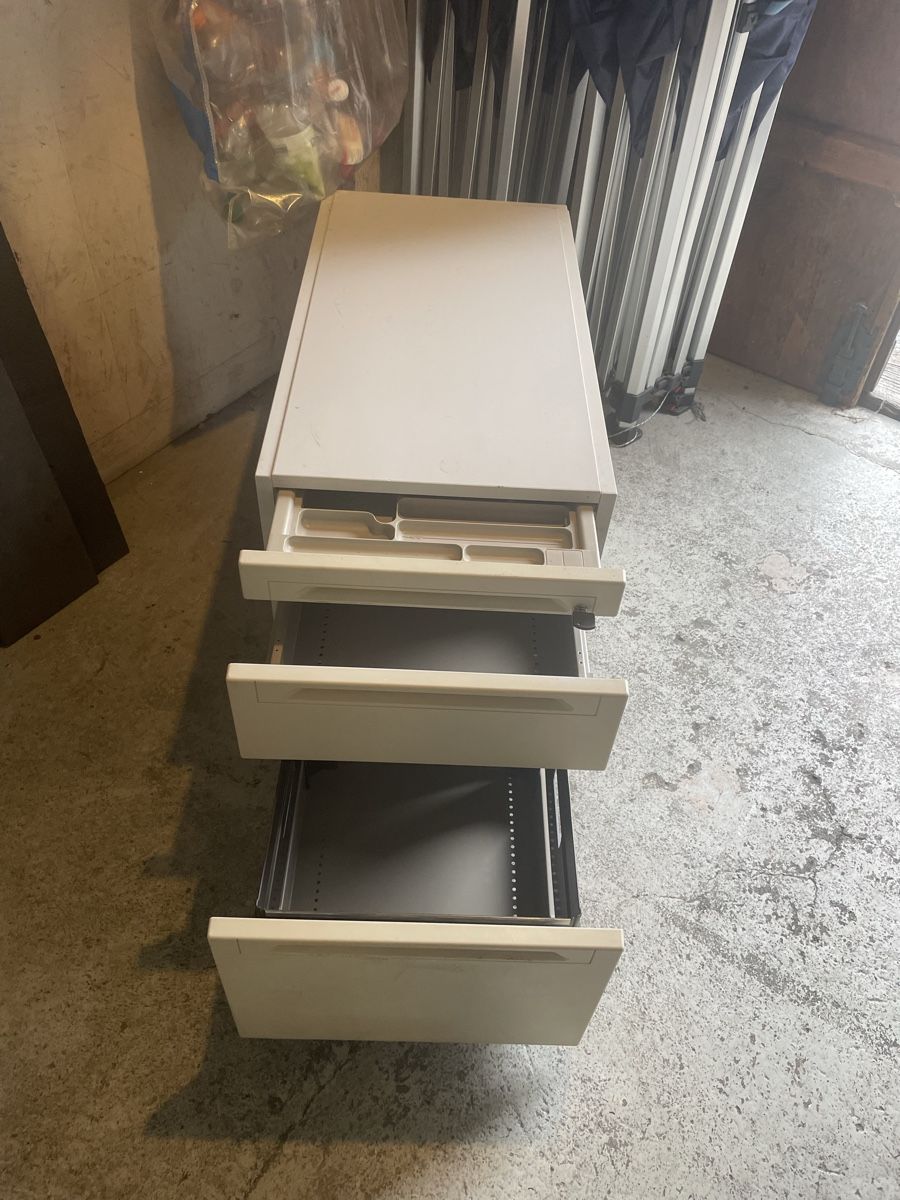 Cassettiere: Büromöbel mit schublade – Usato da Elgg venduto da M-A-C 1