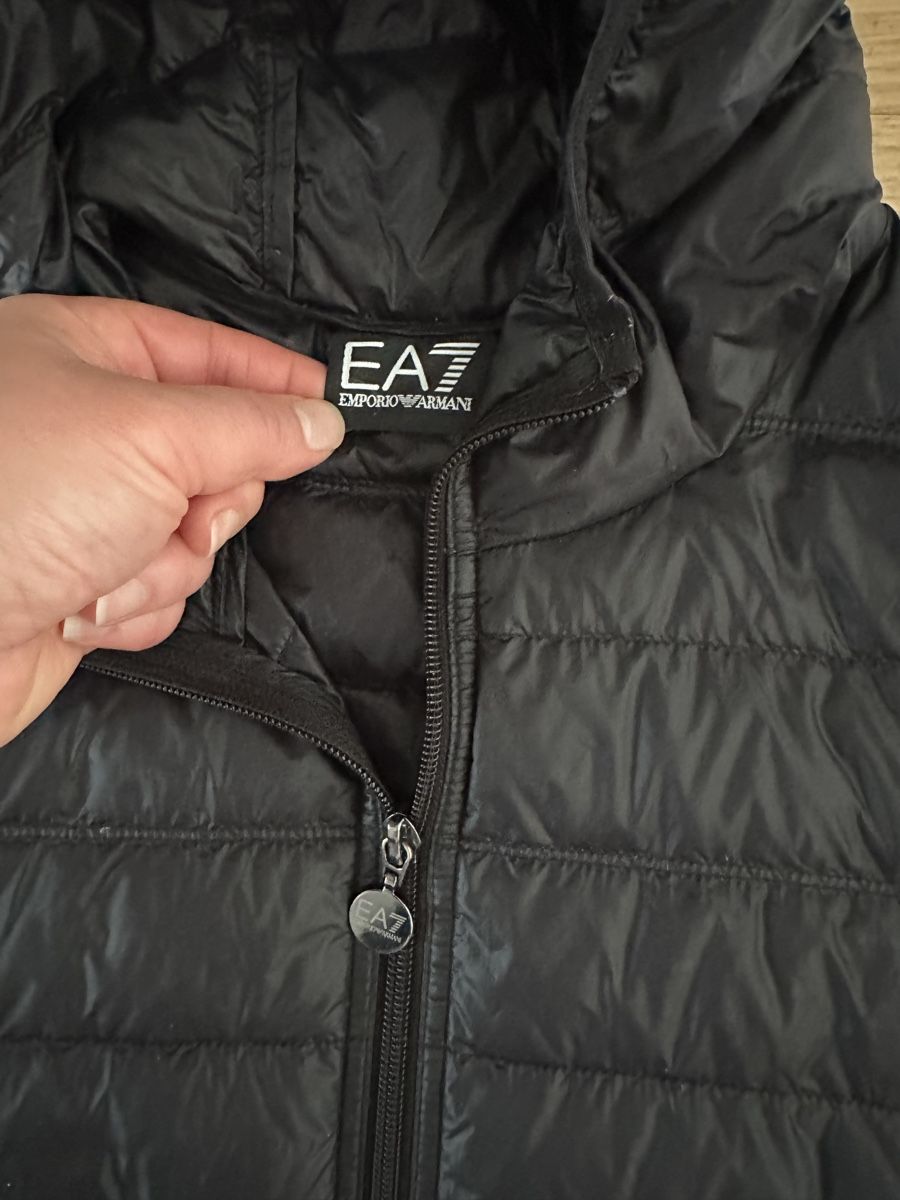 Armani Giacche: EA7 Daunenjacke schwarz, Grösse S – Usato da Erlinsbach SO venduto da dikaan 1