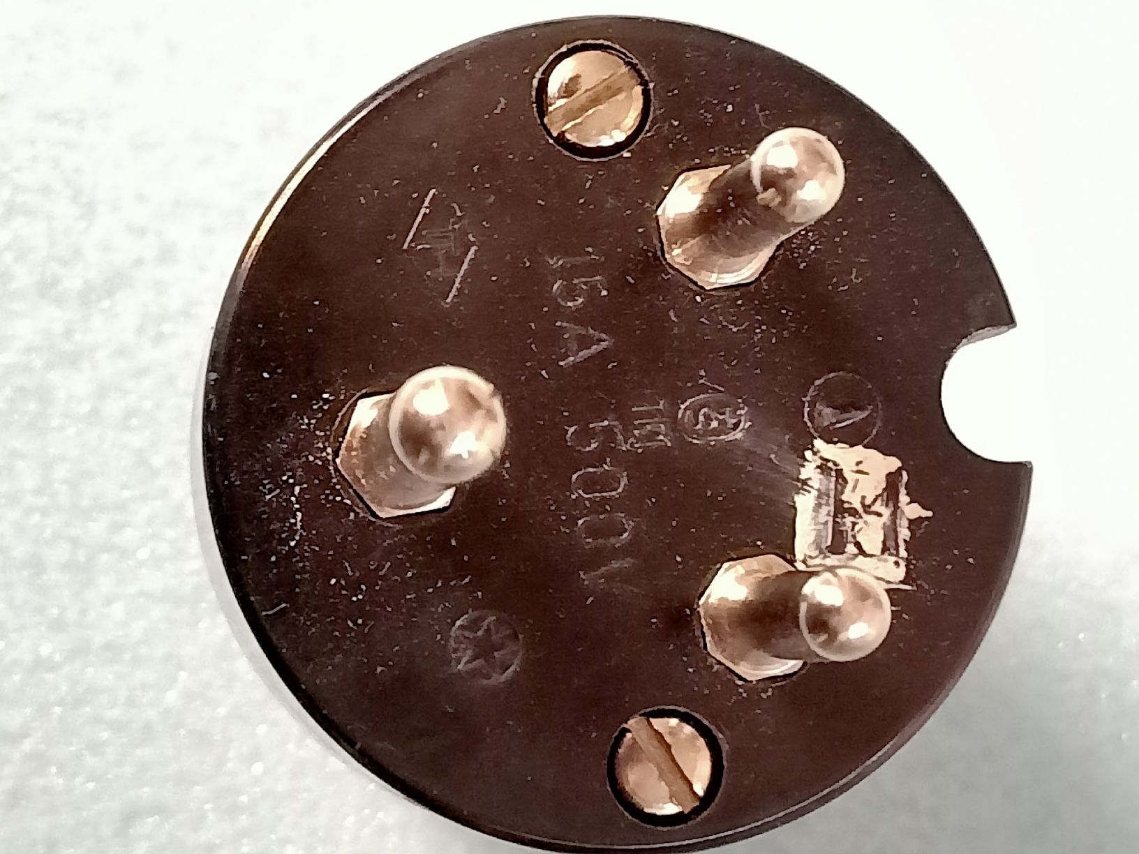 Spine: Alter Schweizer 3Pool. 500 Volt 15 Ampere Stecker – Usato da Flamatt venduto da Marpou 3