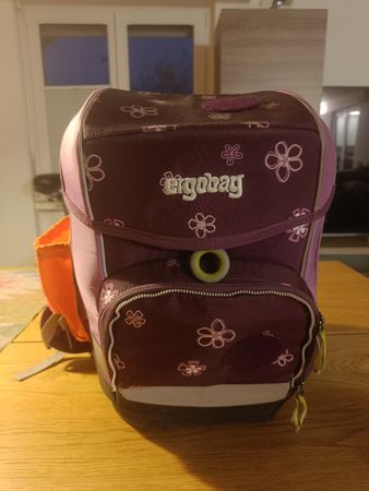 Ergobag Schulrucksack lila Blumenmuster gebrauchter Zustand