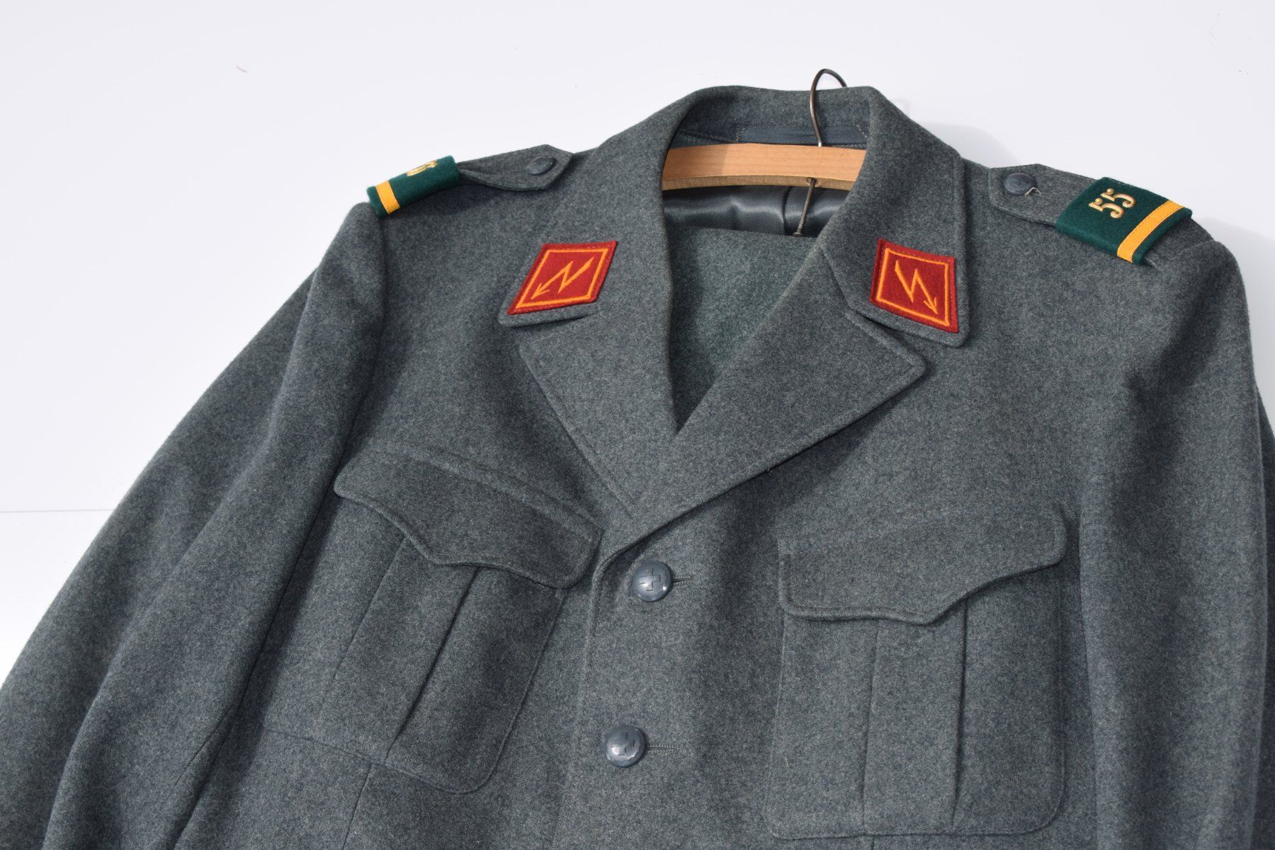 Schweizer Armee Uniformi: Militäruniform 49 – Usato da Weiningen ZH venduto da Gubristtunnel 2