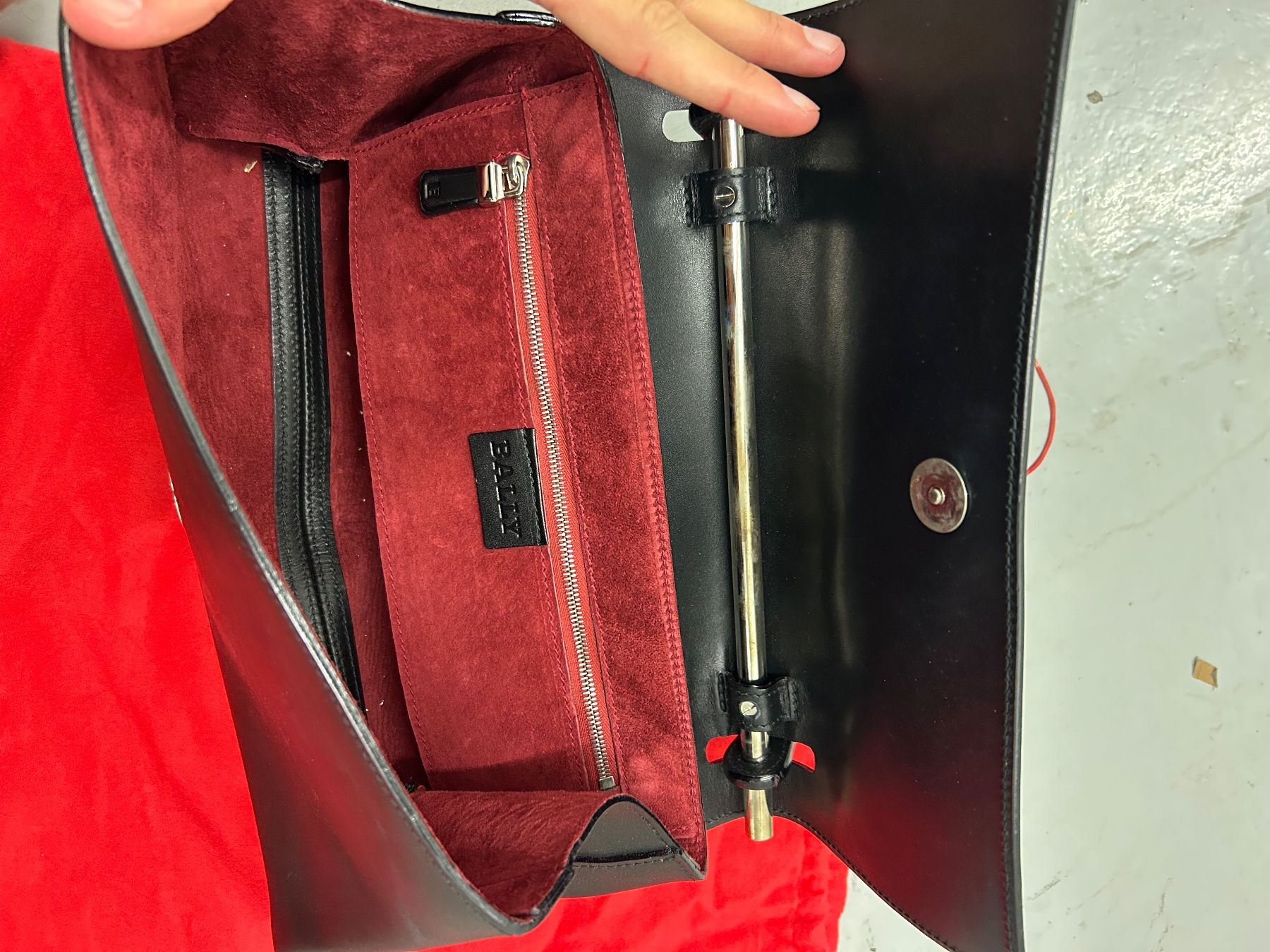Bally Sacs femmes: Bally Lederhandtasche UmhängeTasche mit Beutel – D'occasion à Bern par floorball_zoro 3