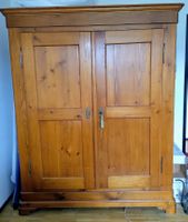 Schöner antiker Holzschrank gebraucht
