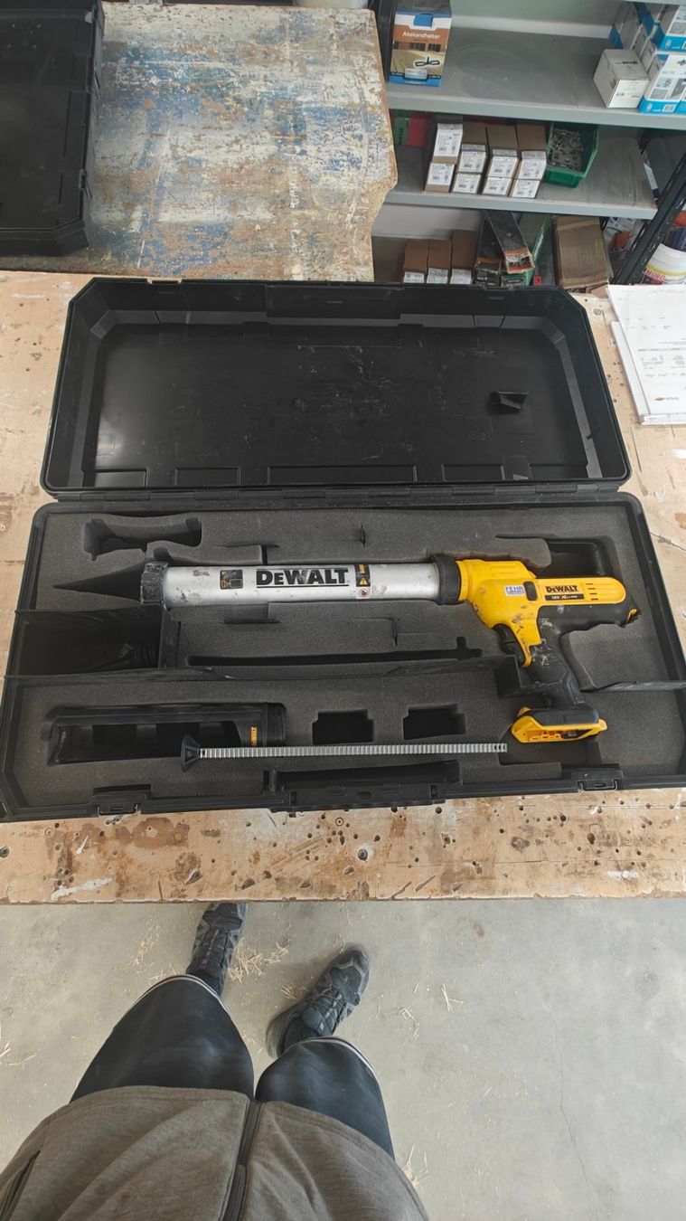 Dewalt Tutti gli attrezzi: Dewallt Akku-Kartuschenpresse DCE580 18v – Usato da Waldkirch venduto da Jerom77 5