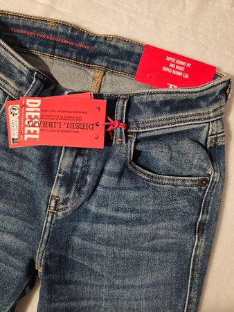 Brandneue Diesel Jeans Slandy W24 L32 – Mid Waist