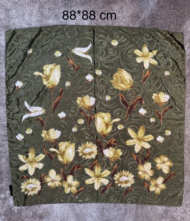Foulard vintage en polyester – 88 x 88 cm