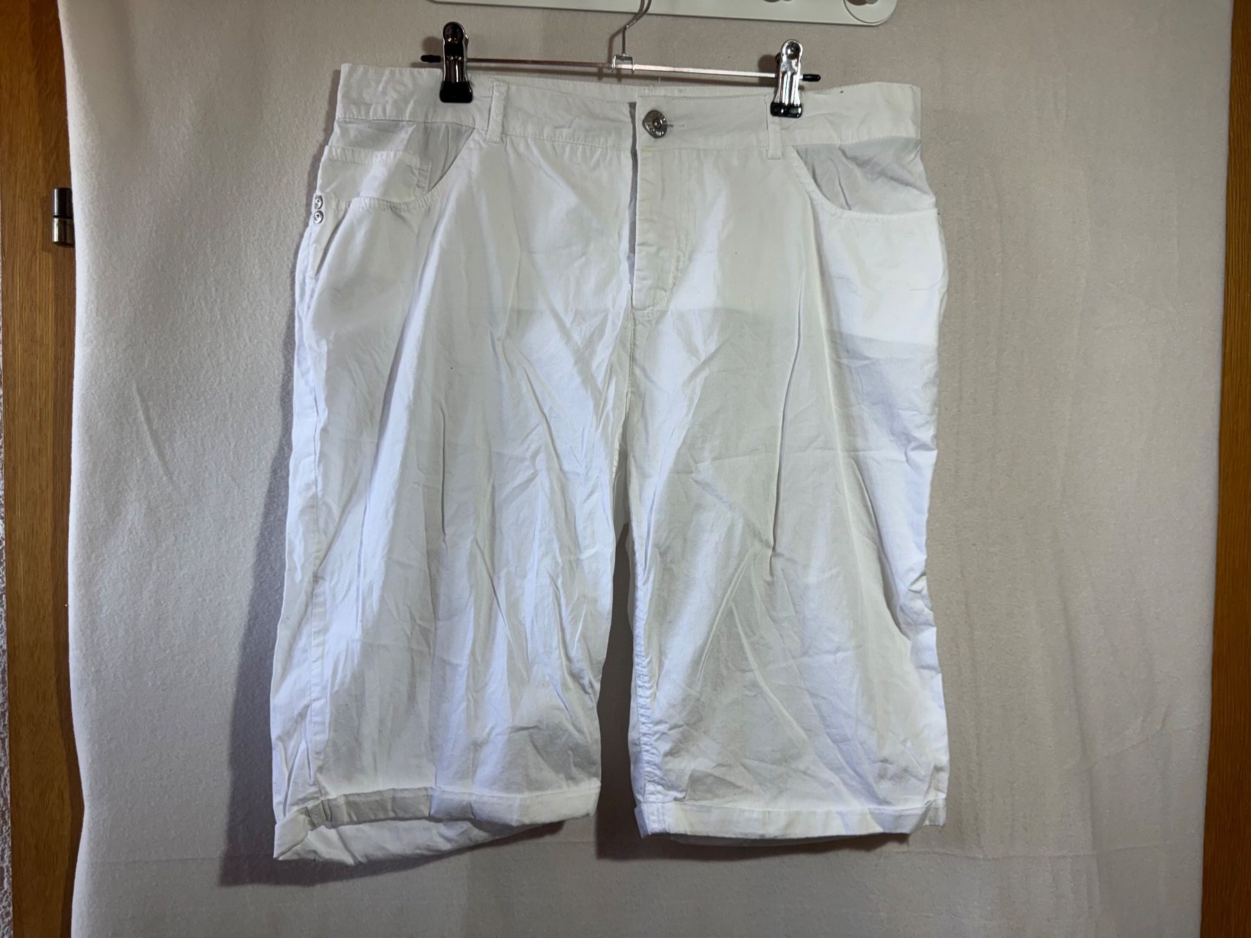 Pantaloni: Weisse Stoffhose von Chicoree Gr. M – Usato da Grosswangen venduto da second_hand_dress