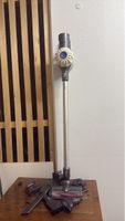 Dyson V8 Rohr mit Bodendüse gebrauchter Zustand