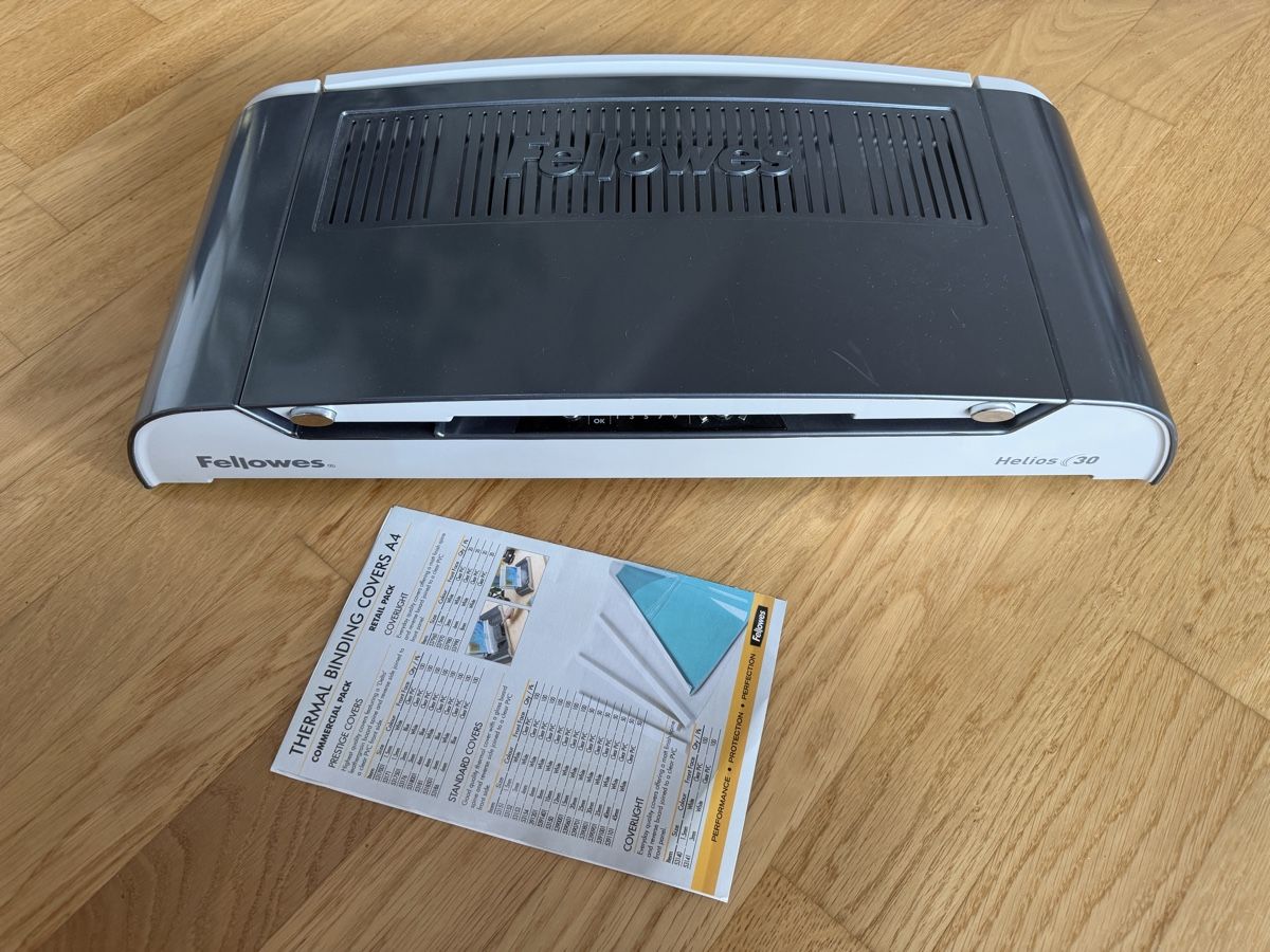 Fellowes Macchine rilegatrici: Fellowes Helios 30 + Bindemappen – Usato da Murten venduto da roc_79wz 1