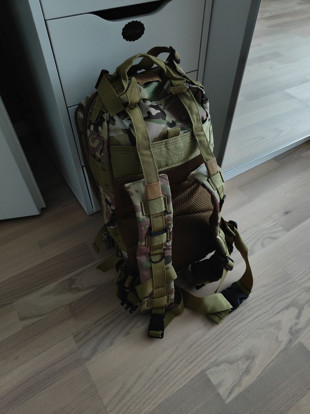 Zaini: Rucksack Tarnfarbe Militär – Nuovo (secondo la descrizione) da Emmen venduto da Mocck 1
