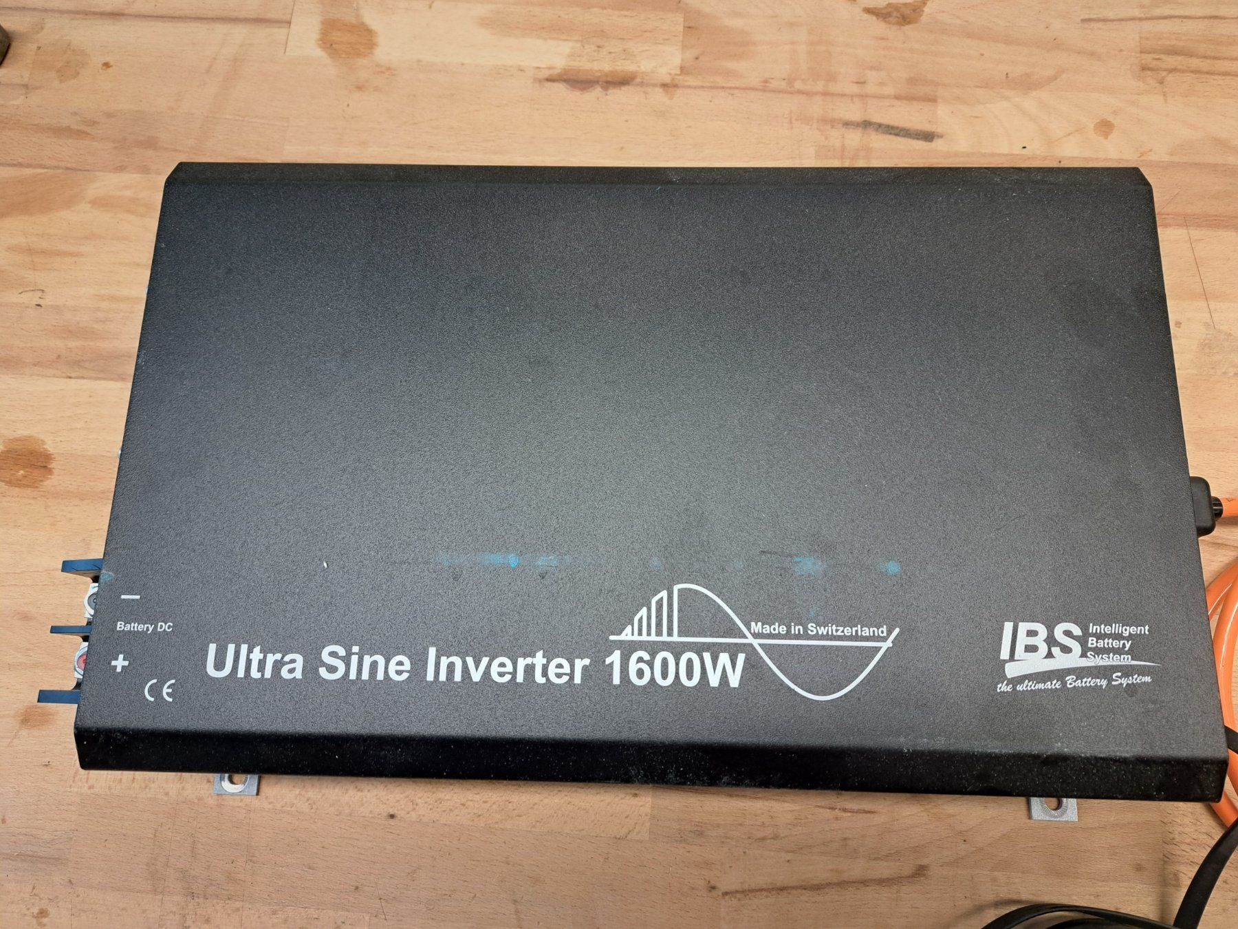 Onduleurs: Inverter Wechselrichter 12V - 220V – D'occasion à Flims Dorf par Brugar