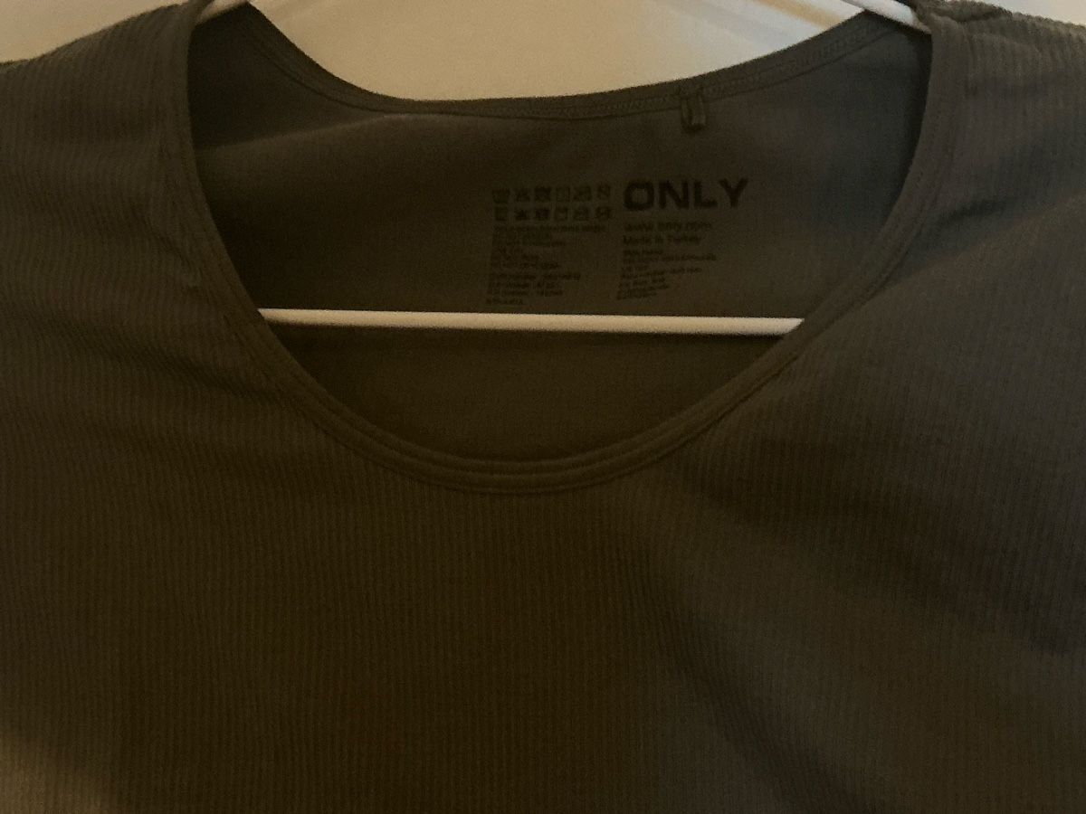 Only Top: ONLY Langarmshirt Crop Top Gr. S Khaki – Nuovo (secondo la descrizione) da Gelterkinden venduto da mae_7nx7 2